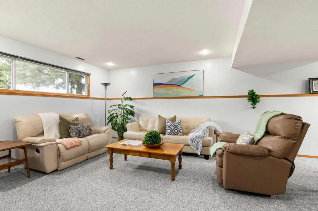 447 8 Street SE Medicine Hat AB T1A1L8