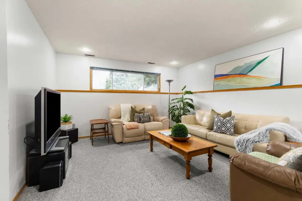 447 8 Street SE Medicine Hat AB T1A1L8