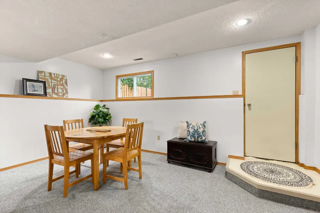 447 8 Street SE Medicine Hat AB T1A1L8