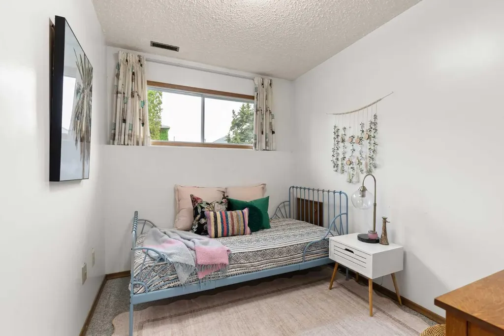 447 8 Street SE Medicine Hat AB T1A1L8