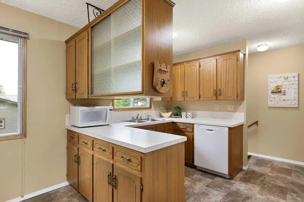 447 8 Street SE Medicine Hat AB T1A1L8