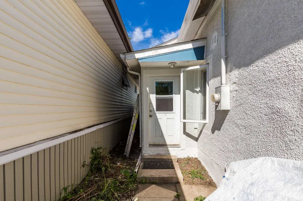 116 1 Street SW Magrath AB T0K 1J0