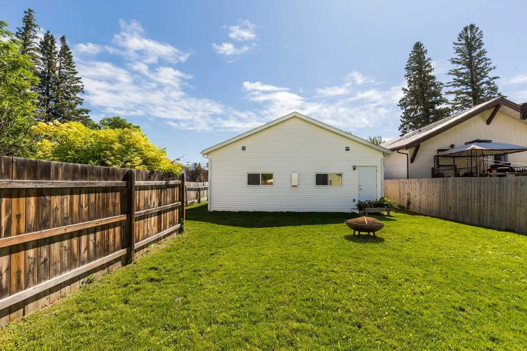 116 1 Street SW Magrath AB T0K 1J0