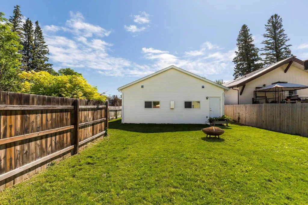 116 1 Street SW Magrath AB T0K 1J0