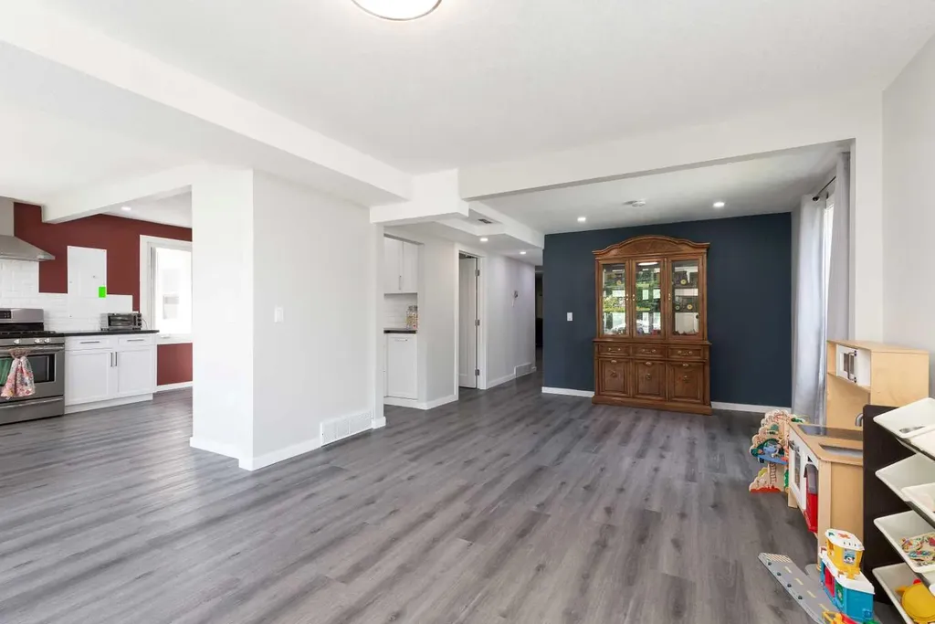 116 S 1 Street W Magrath AB T0K 1J0