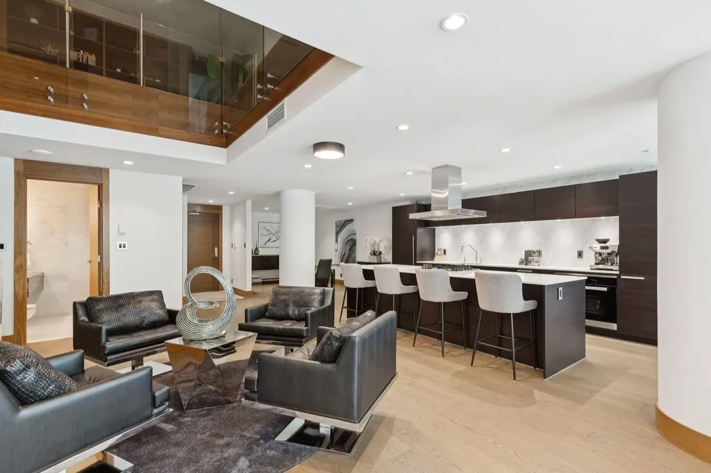 738 1 Avenue SW Calgary AB T2G 5G8