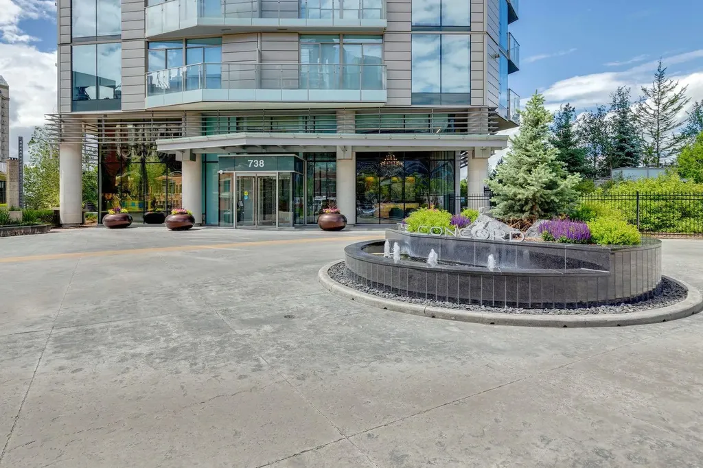 738 1 Avenue SW Calgary AB T2G 5G8