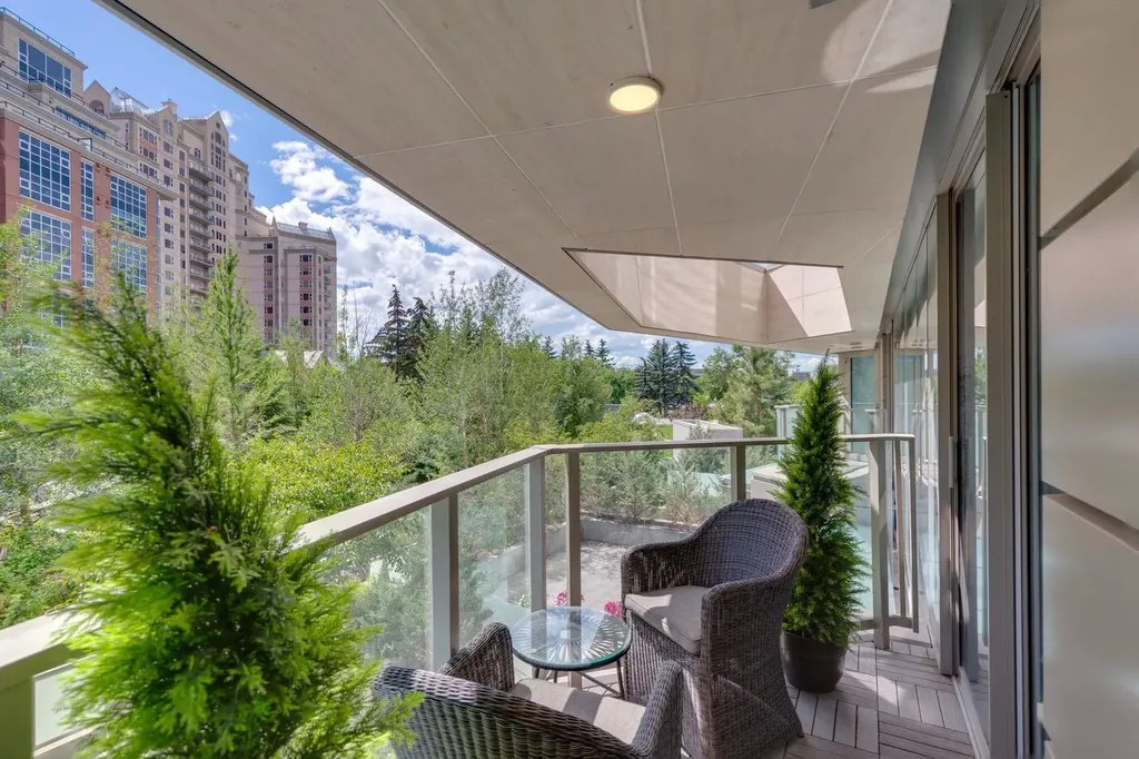 738 1 Avenue SW Calgary AB T2G 5G8