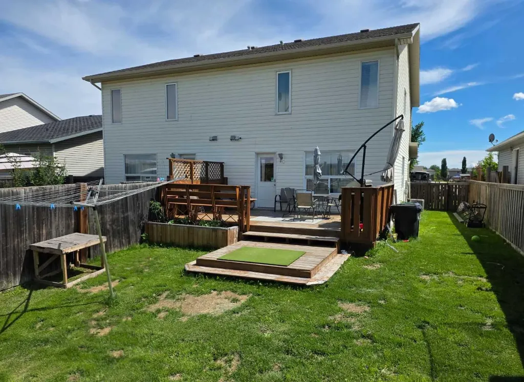 6922 90 Street Grande Prairie AB T8X 0C1