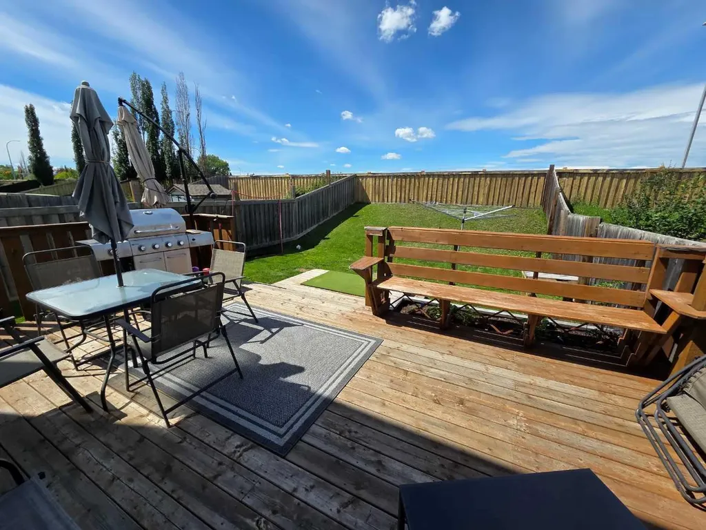 6922 90 Street Grande Prairie AB T8X 0C1