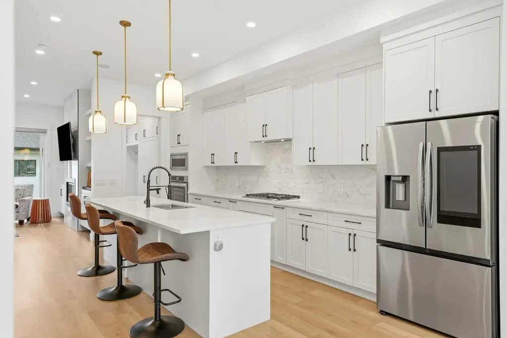 2808 40 Street SW Calgary AB T3E 3J6