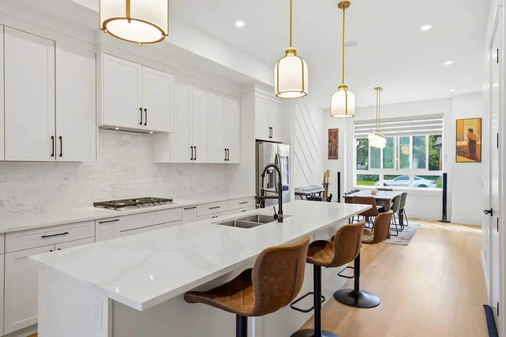 2808 40 Street SW Calgary AB T3E 3J6