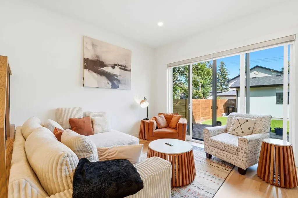 2808 40 Street SW Calgary AB T3E 3J6