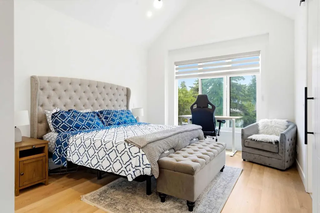 2808 40 Street SW Calgary AB T3E 3J6