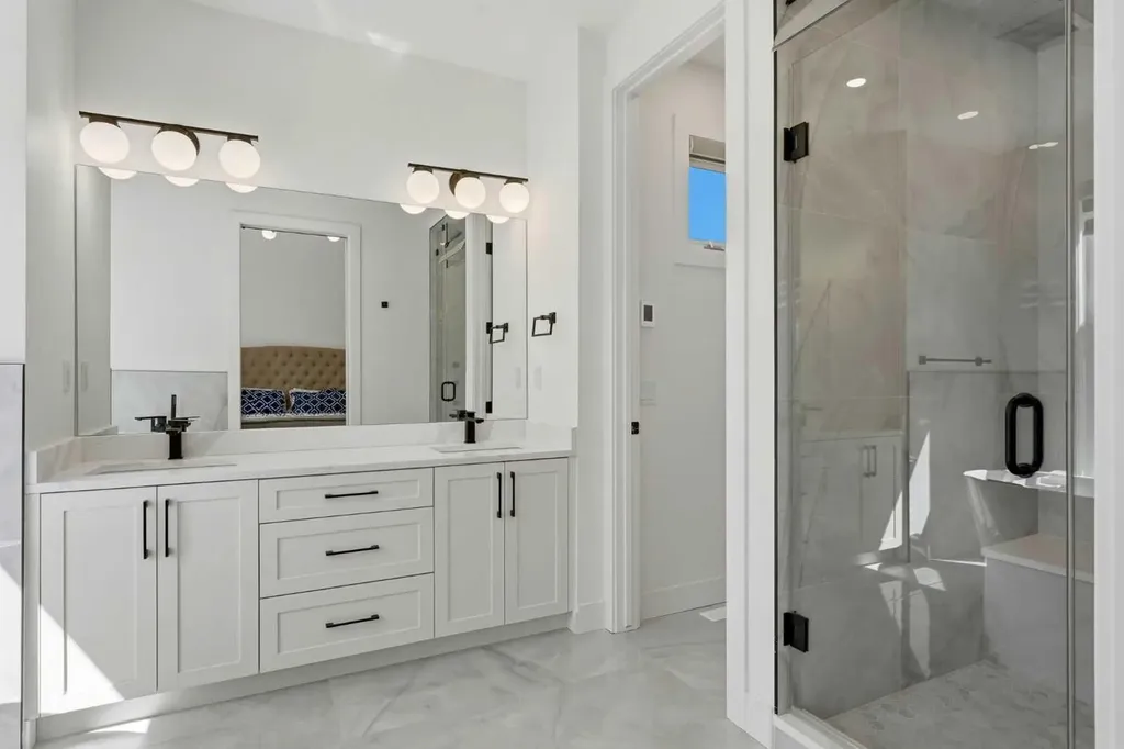 2808 40 Street SW Calgary AB T3E 3J6