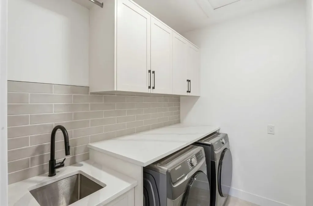 2808 40 Street SW Calgary AB T3E 3J6