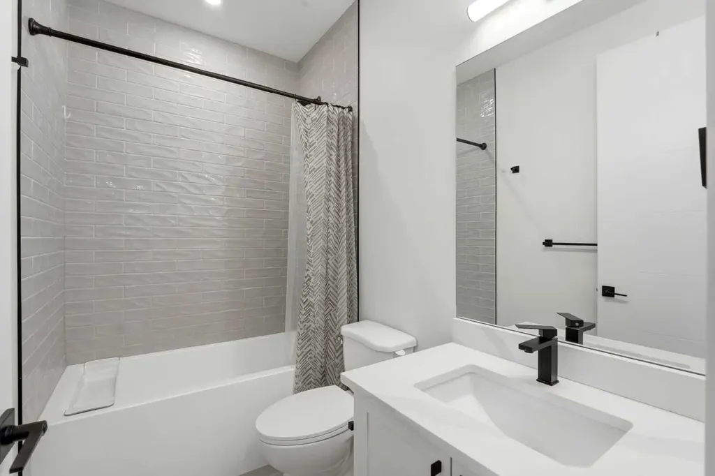 2808 40 Street SW Calgary AB T3E 3J6
