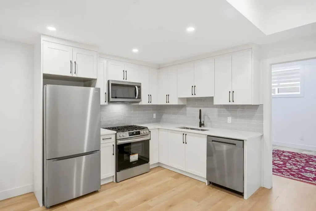 2808 40 Street SW Calgary AB T3E 3J6