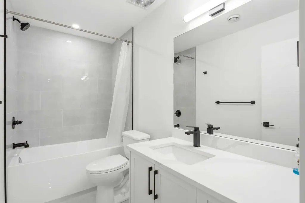 2808 40 Street SW Calgary AB T3E 3J6