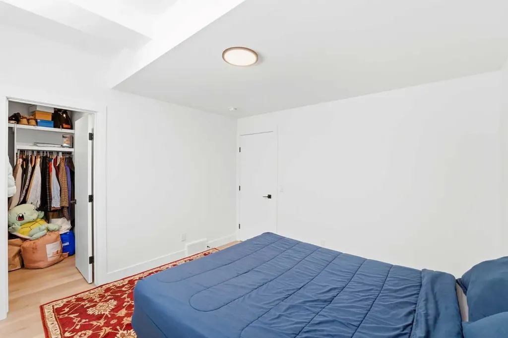 2808 40 Street SW Calgary AB T3E 3J6