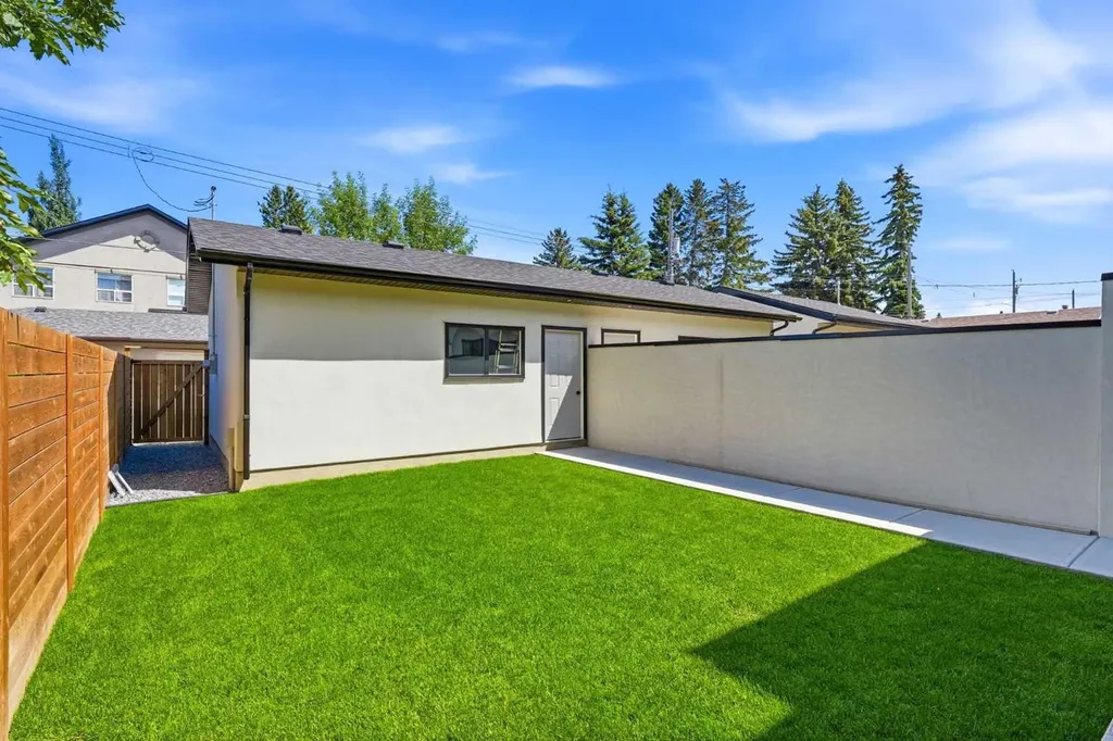 2808 40 Street SW Calgary AB T3E 3J6