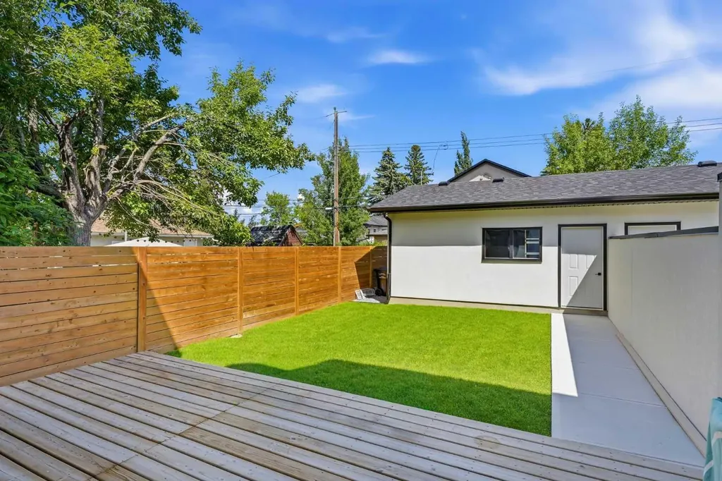 2808 40 Street SW Calgary AB T3E 3J6