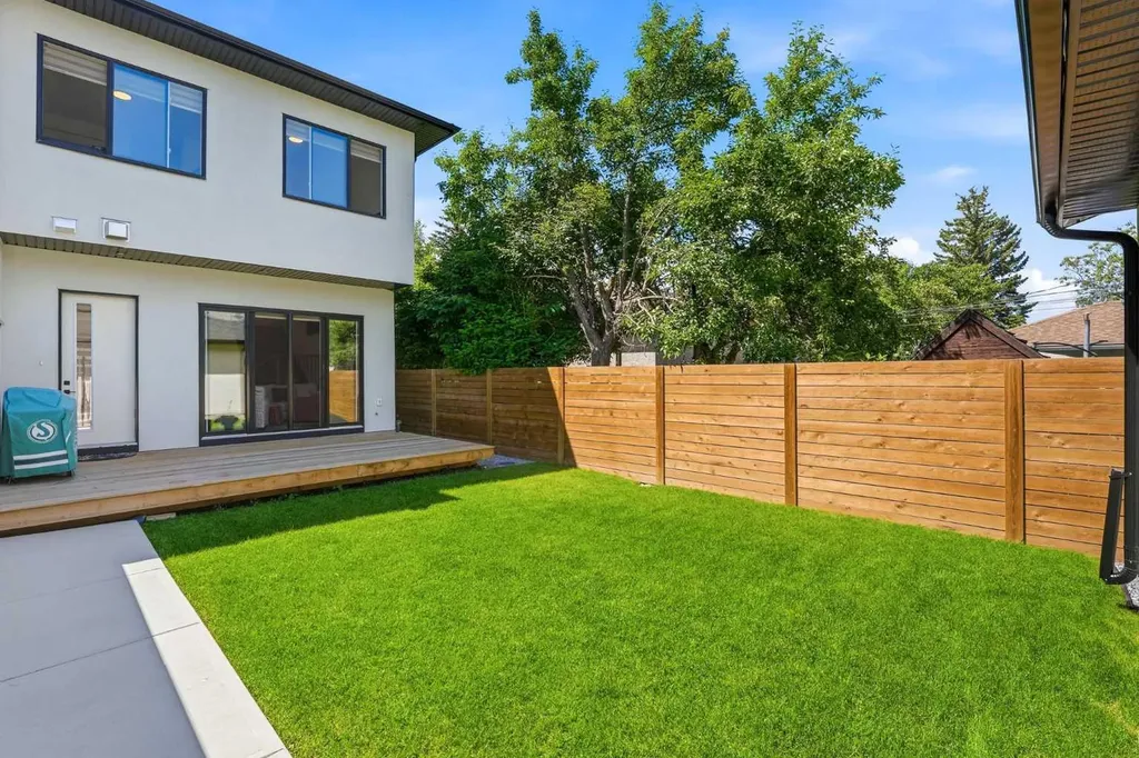2808 40 Street SW Calgary AB T3E 3J6