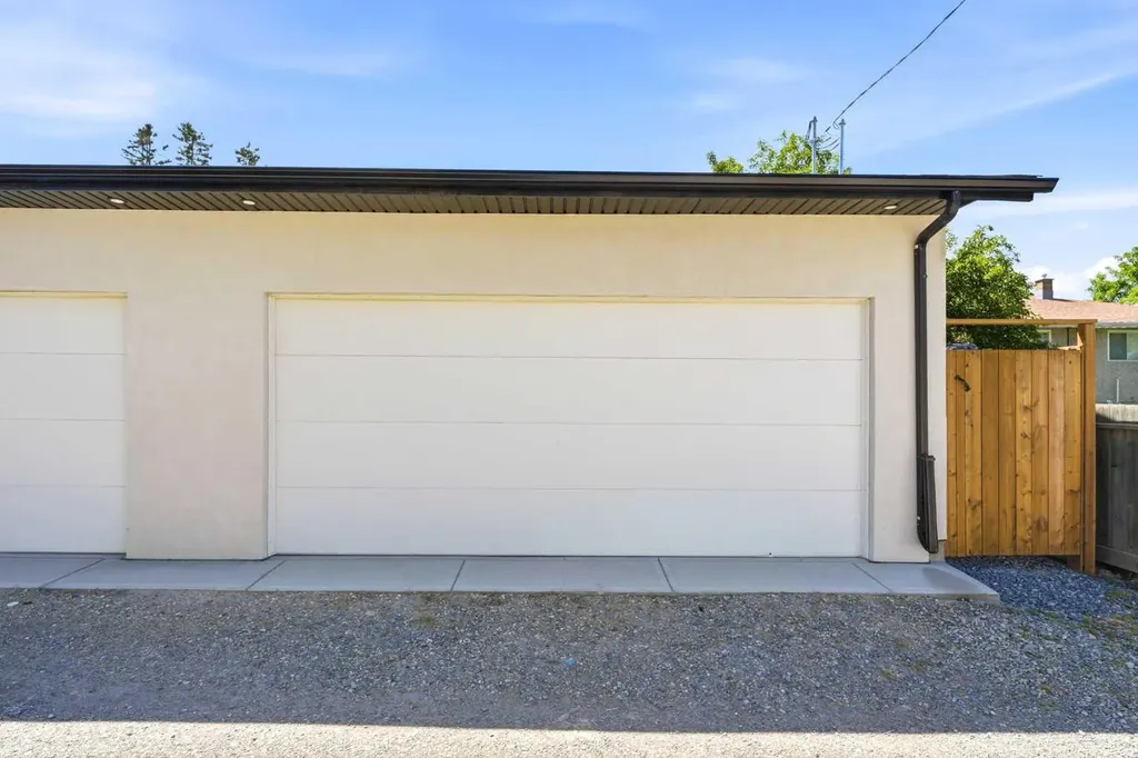 2808 40 Street SW Calgary AB T3E 3J6