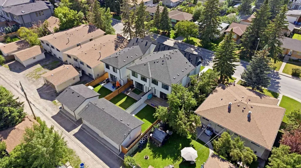 2808 40 Street SW Calgary AB T3E 3J6