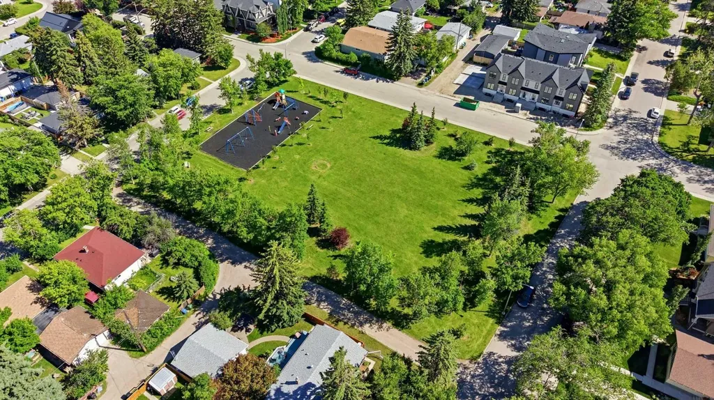 2808 40 Street SW Calgary AB T3E 3J6