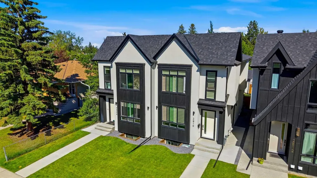 2808 40 Street SW Calgary AB T3E 3J6