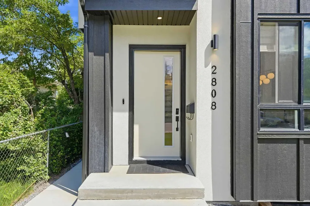 2808 40 Street SW Calgary AB T3E 3J6