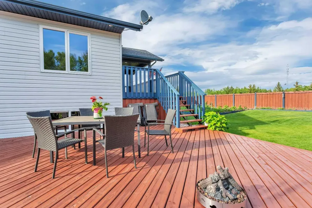 6703 58 Street Rocky Mountain House AB T4T 1V7