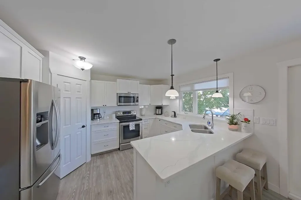 6803 24 Avenue NE Calgary AB T1Y 1Z9