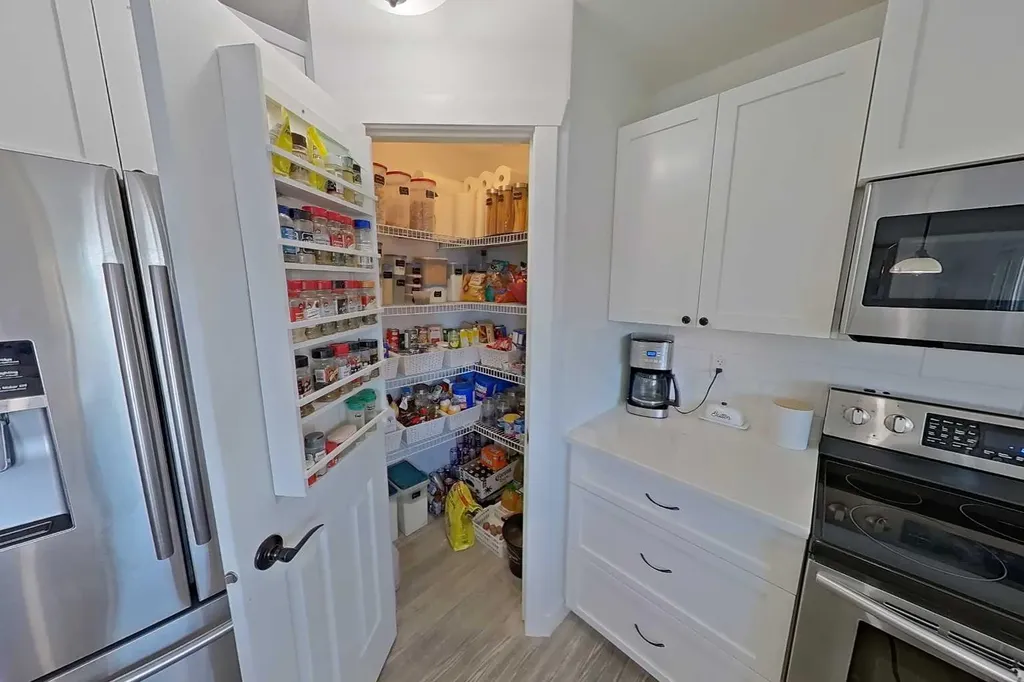 6803 24 Avenue NE Calgary AB T1Y 1Z9