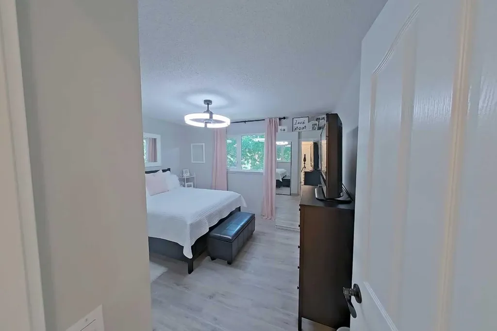 6803 24 Avenue NE Calgary AB T1Y 1Z9