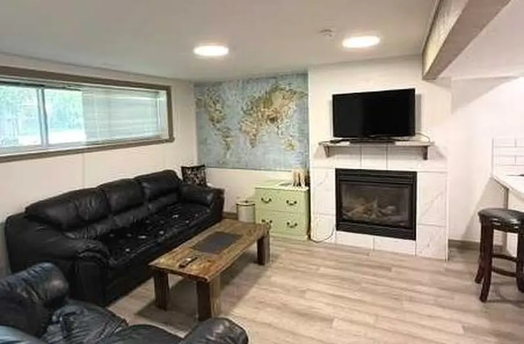 6803 24 Avenue NE Calgary AB T1Y 1Z9