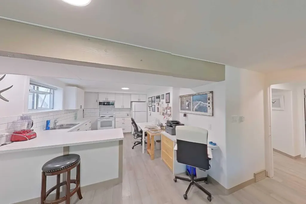 6803 24 Avenue NE Calgary AB T1Y 1Z9
