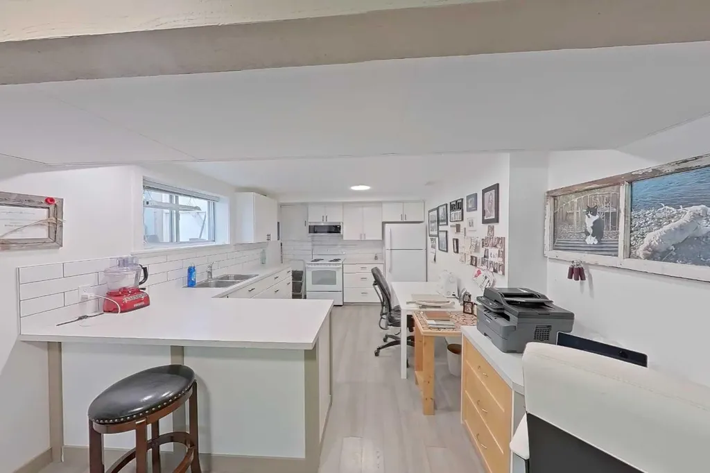 6803 24 Avenue NE Calgary AB T1Y 1Z9