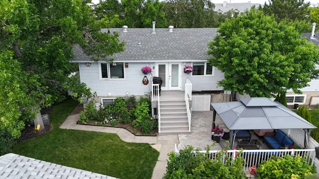 6803 24 Avenue NE Calgary AB T1Y 1Z9