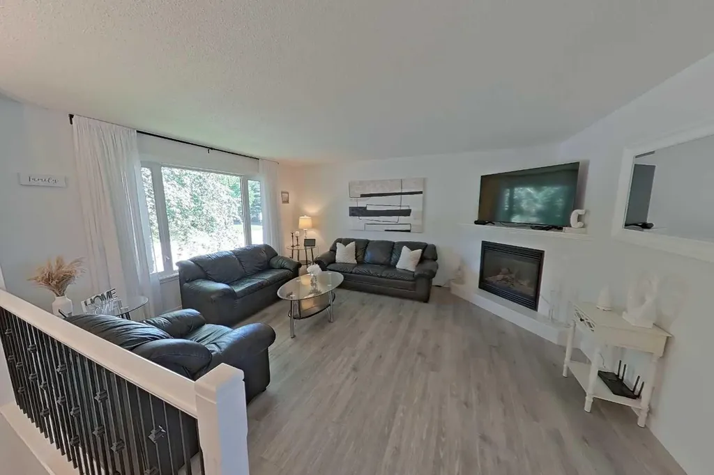 6803 24 Avenue NE Calgary AB T1Y 1Z9