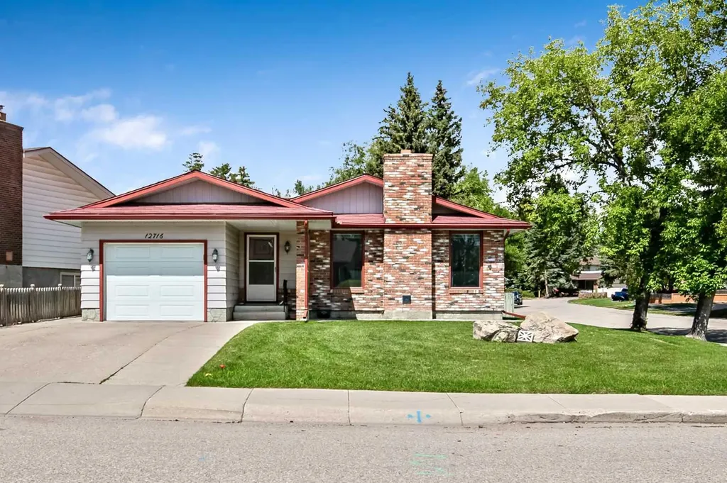 12716 Cannington Way SW Calgary AB T2W 2B8