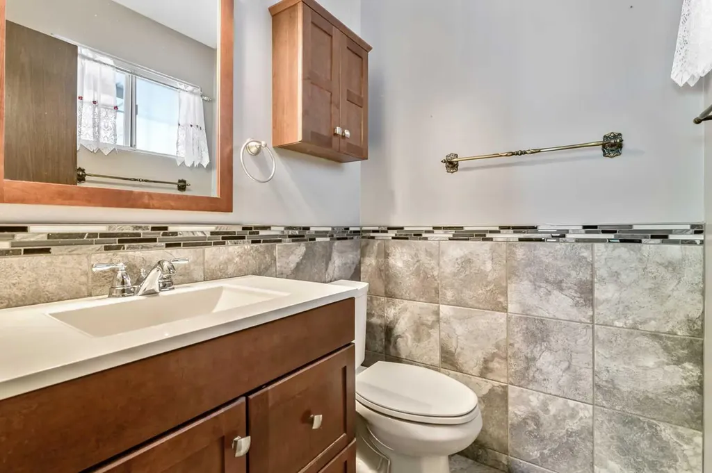 12716 Cannington Way SW Calgary AB T2W 2B8