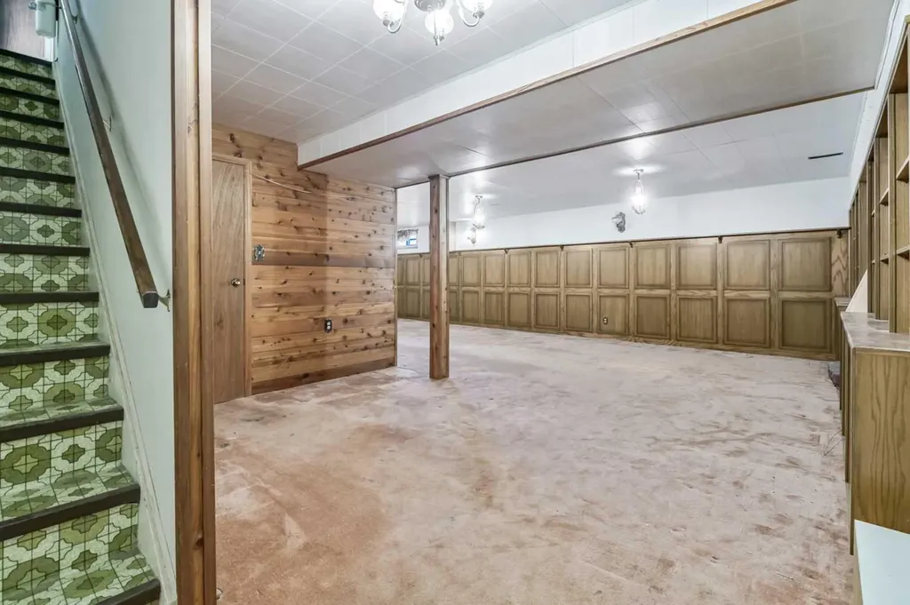 12716 Cannington Way SW Calgary AB T2W 2B8