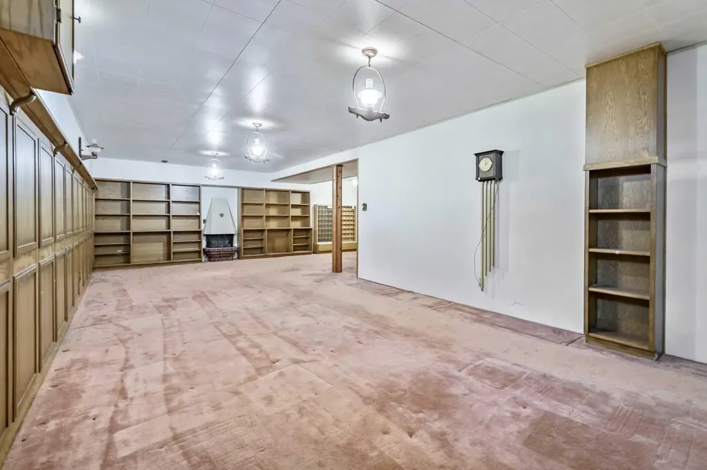 12716 Cannington Way SW Calgary AB T2W 2B8