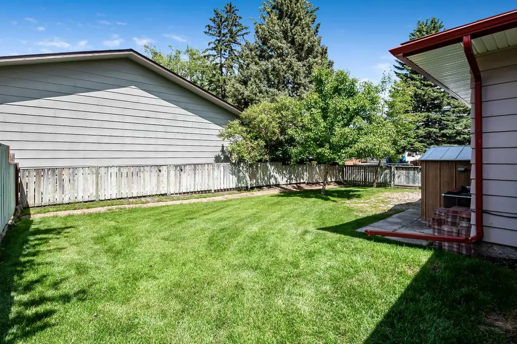 12716 Cannington Way SW Calgary AB T2W 2B8
