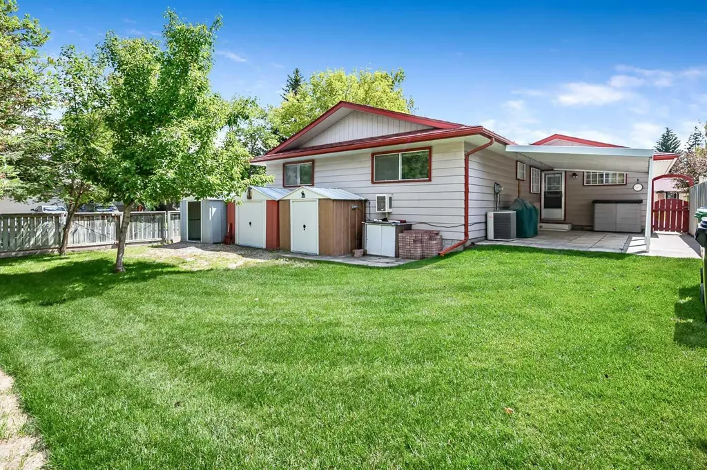 12716 Cannington Way SW Calgary AB T2W 2B8