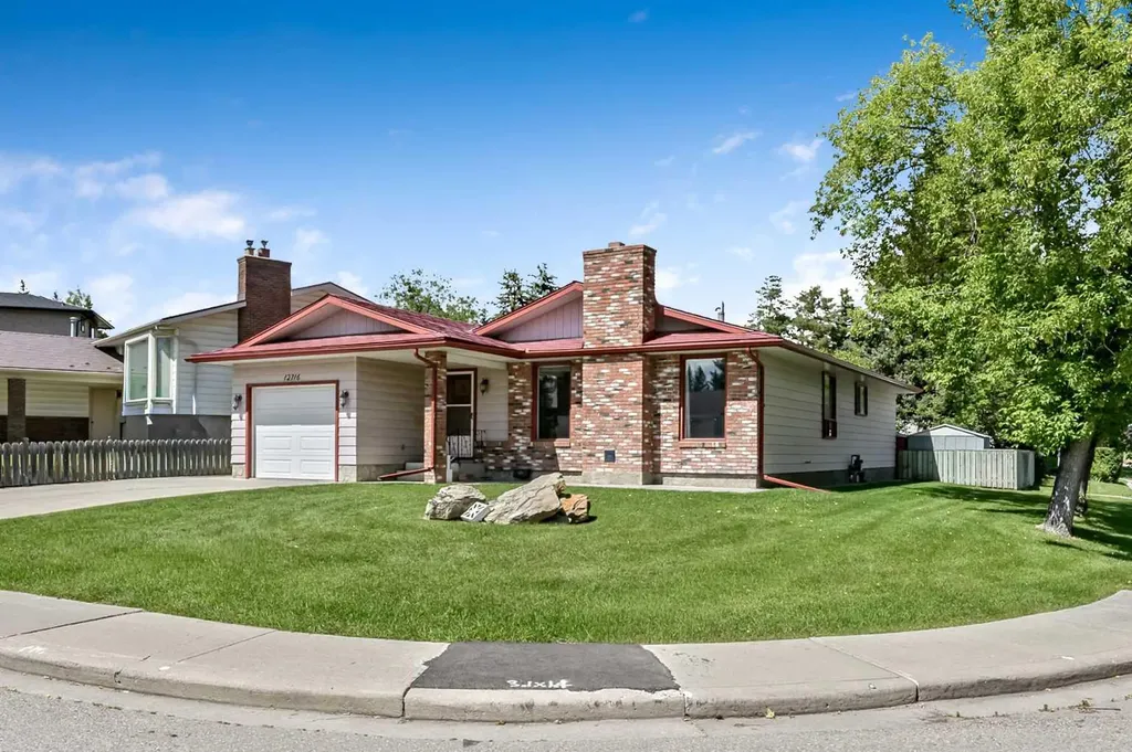 12716 Cannington Way SW Calgary AB T2W 2B8