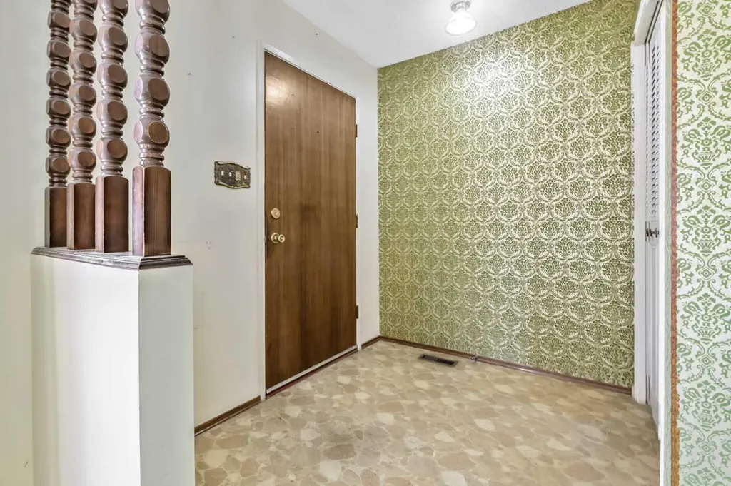 12716 Cannington Way SW Calgary AB T2W 2B8
