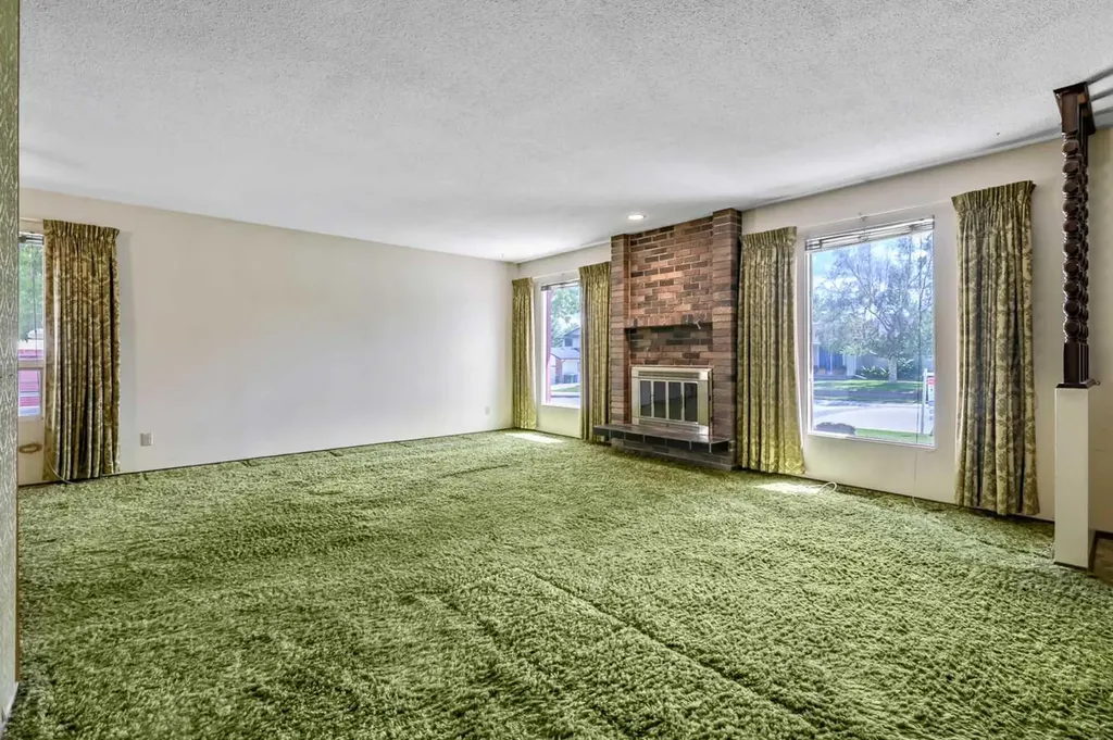 12716 Cannington Way SW Calgary AB T2W 2B8